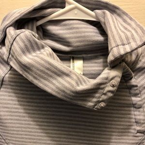 Mondetta long sleeve button neck sweatshirt (S)